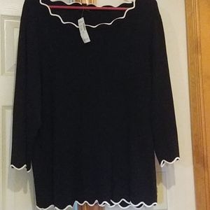 Light sweater black & white top scallop hem 2x